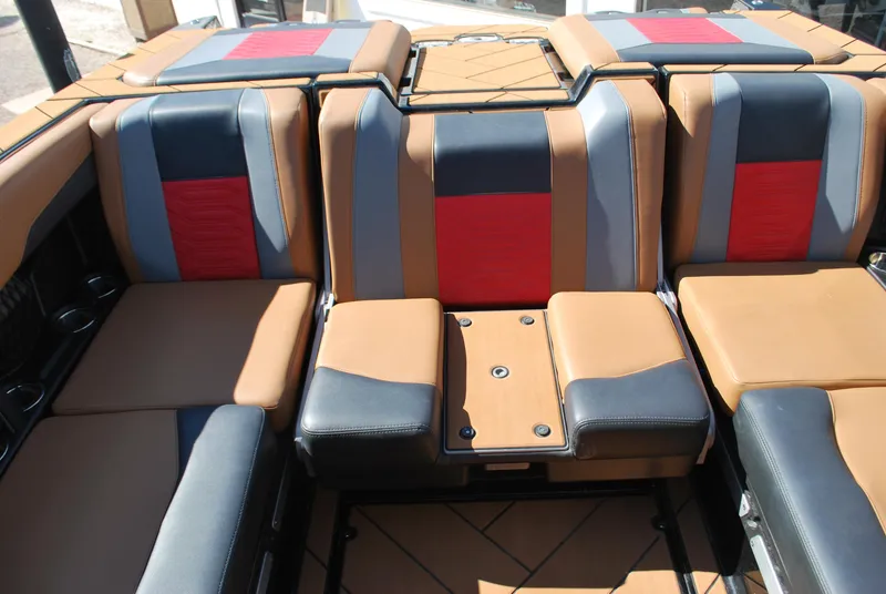 Slide: The Image of Malibu Wakesetter 26 LSV 2023 - 16