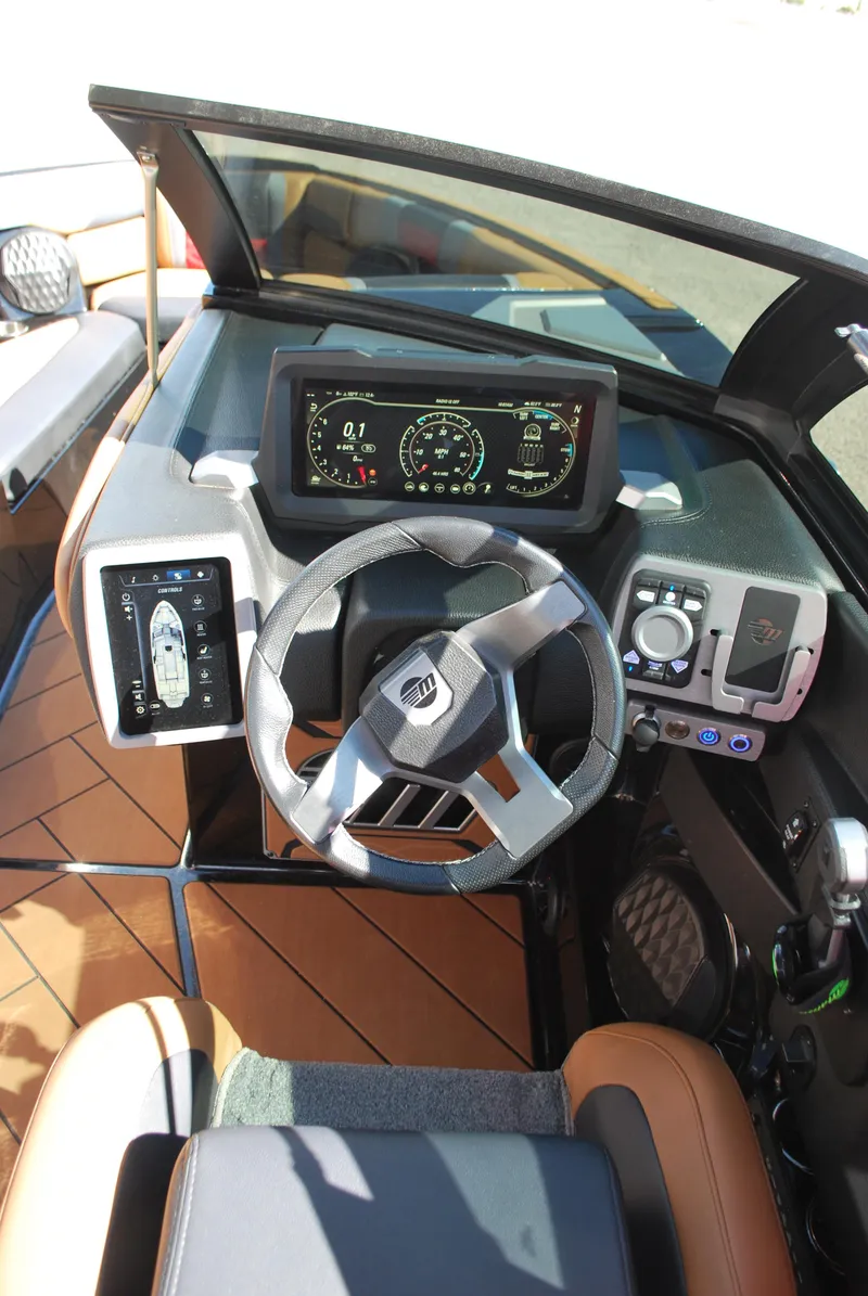 Slide: The Image of Malibu Wakesetter 26 LSV 2023 - 22