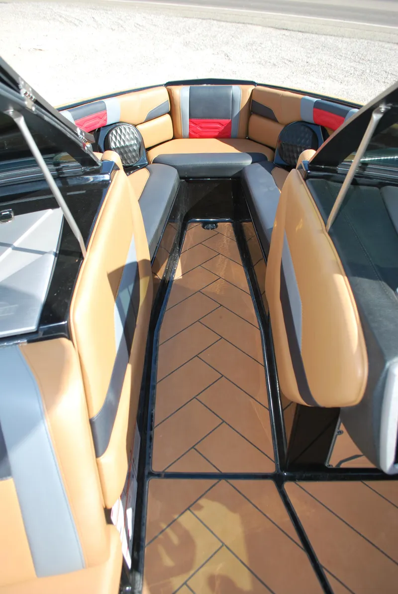 Slide: The Image of Malibu Wakesetter 26 LSV 2023 - 23