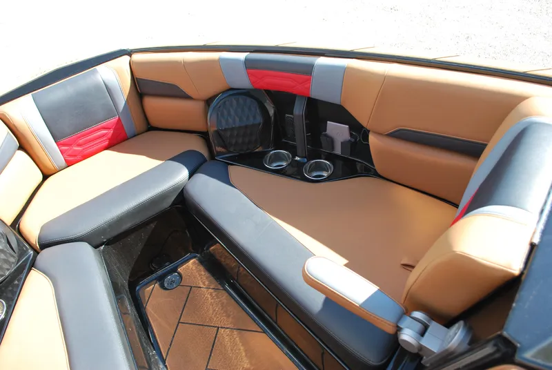 Slide: The Image of Malibu Wakesetter 26 LSV 2023 - 25