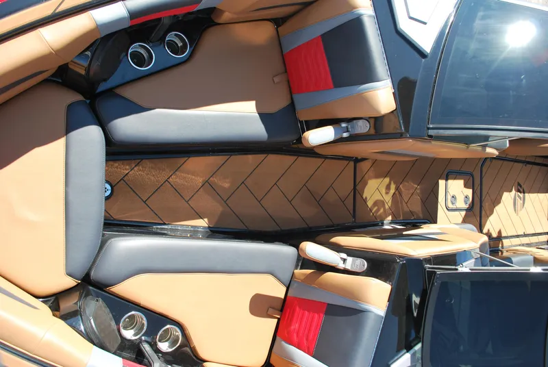 Slide: The Image of Malibu Wakesetter 26 LSV 2023 - 26