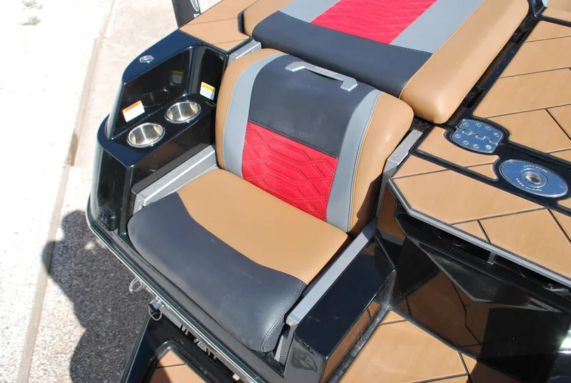 Slide: The Image of Malibu Wakesetter 26 LSV 2023 - 8