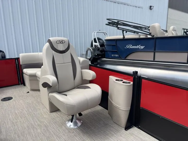 Slide: The Image of Bentley Pontoons Fish 203 Center Walk-Thru 3/4 Tube 2024 - 12