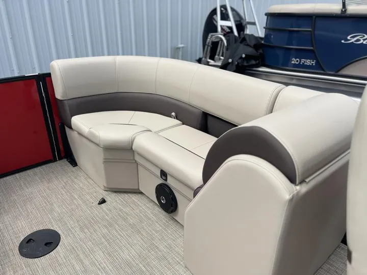 Slide: The Image of Bentley Pontoons Fish 203 Center Walk-Thru 3/4 Tube 2024 - 15