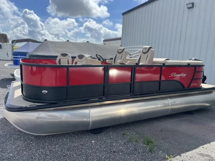Slide: The Image of Bentley Pontoons Fish 203 Center Walk-Thru 3/4 Tube 2024 - 18