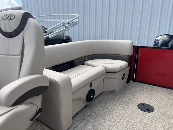 Slide: The Image of Bentley Pontoons Fish 203 Center Walk-Thru 3/4 Tube 2024 - 29