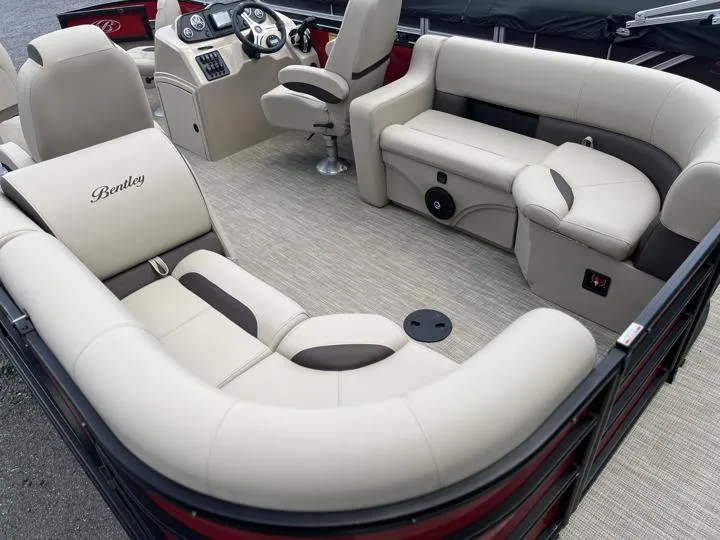 Slide: The Image of Bentley Pontoons Fish 203 Center Walk-Thru 3/4 Tube 2024 - 31
