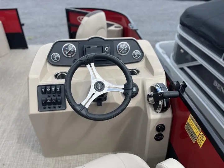 Slide: The Image of Bentley Pontoons Fish 203 Center Walk-Thru 3/4 Tube 2024 - 33