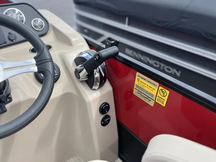 Slide: The Image of Bentley Pontoons Fish 203 Center Walk-Thru 3/4 Tube 2024 - 34