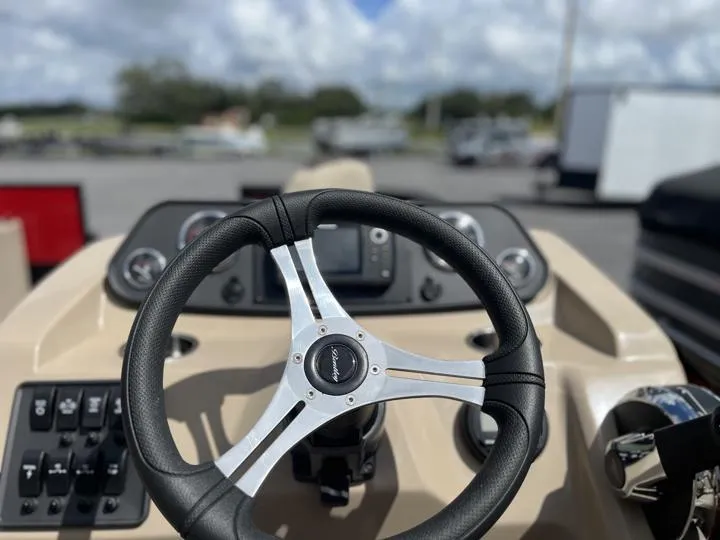 Slide: The Image of Bentley Pontoons Fish 203 Center Walk-Thru 3/4 Tube 2024 - 38