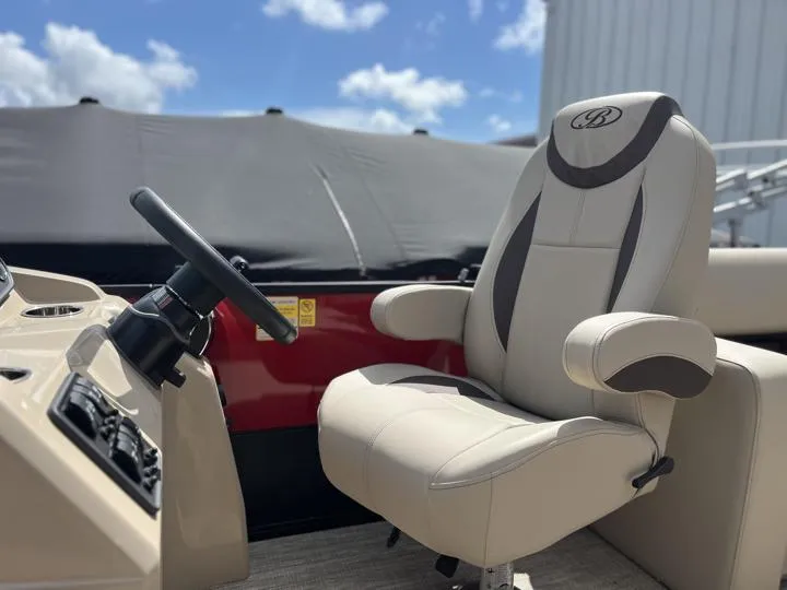 Slide: The Image of Bentley Pontoons Fish 203 Center Walk-Thru 3/4 Tube 2024 - 39