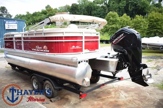 Slide: The Image of Sun Tracker Party Barge 20 DLX 2024 - 10