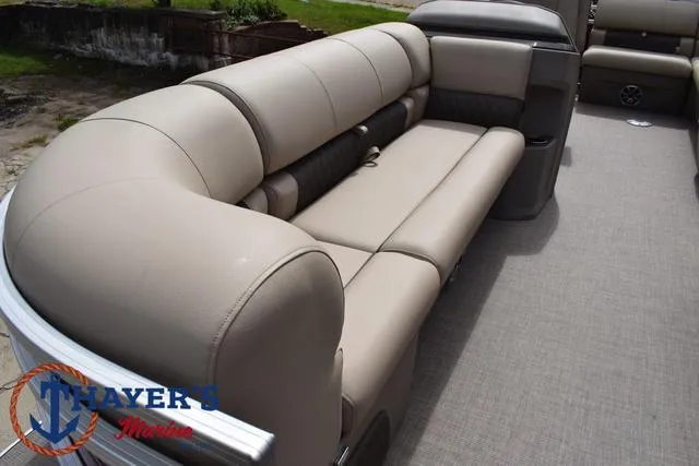 Slide: The Image of Sun Tracker Party Barge 20 DLX 2024 - 13