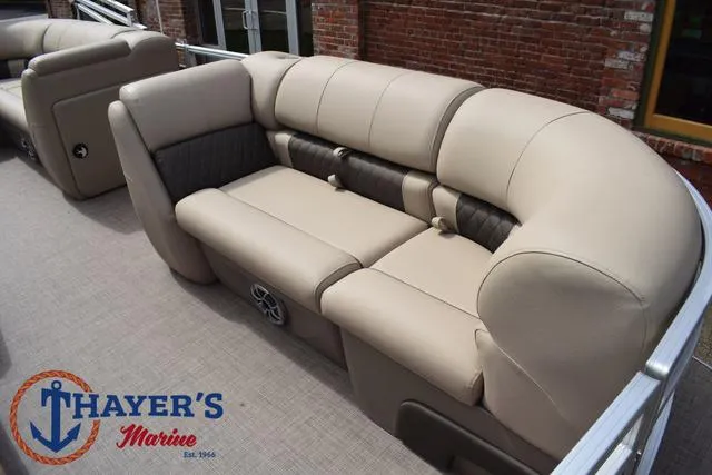 Slide: The Image of Sun Tracker Party Barge 20 DLX 2024 - 14