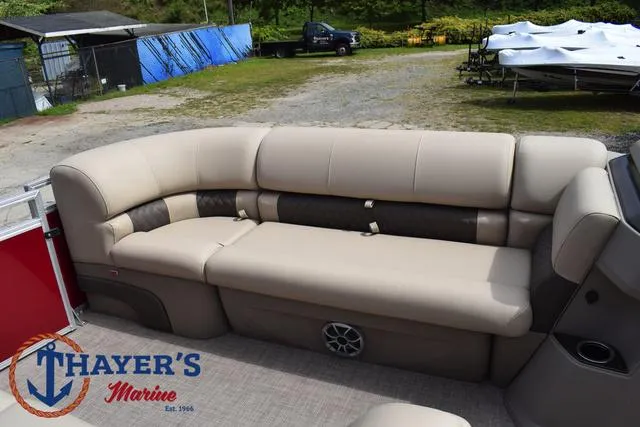 Slide: The Image of Sun Tracker Party Barge 20 DLX 2024 - 15