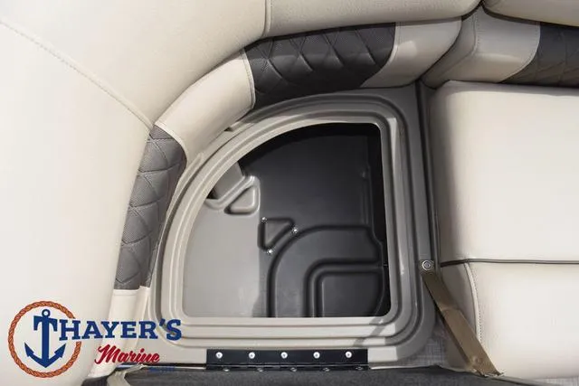 Slide: The Image of Sun Tracker Party Barge 20 DLX 2024 - 18