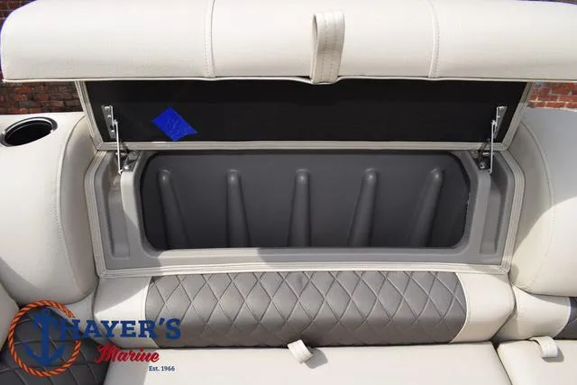 Slide: The Image of Sun Tracker Party Barge 20 DLX 2024 - 21