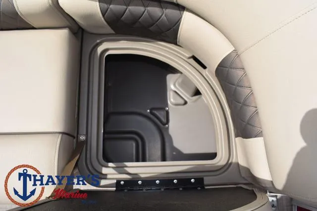 Slide: The Image of Sun Tracker Party Barge 20 DLX 2024 - 22