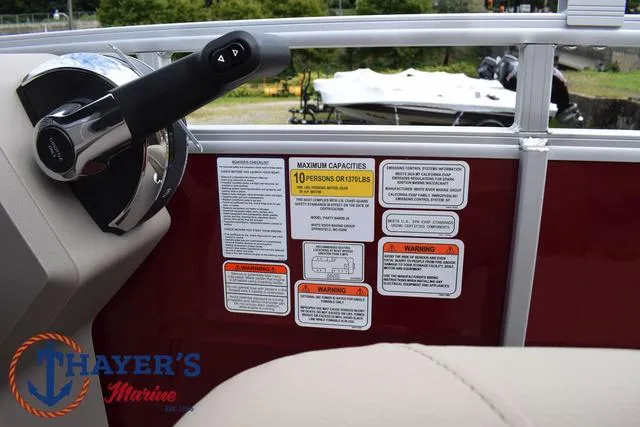 Slide: The Image of Sun Tracker Party Barge 20 DLX 2024 - 31