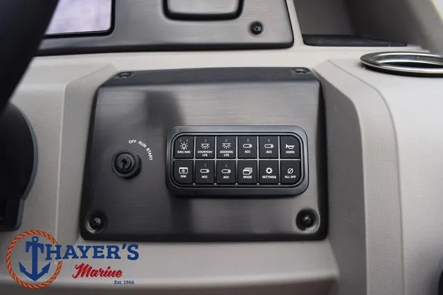 Slide: The Image of Sun Tracker Party Barge 20 DLX 2024 - 32