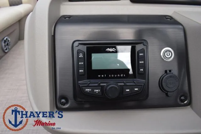 Slide: The Image of Sun Tracker Party Barge 20 DLX 2024 - 33