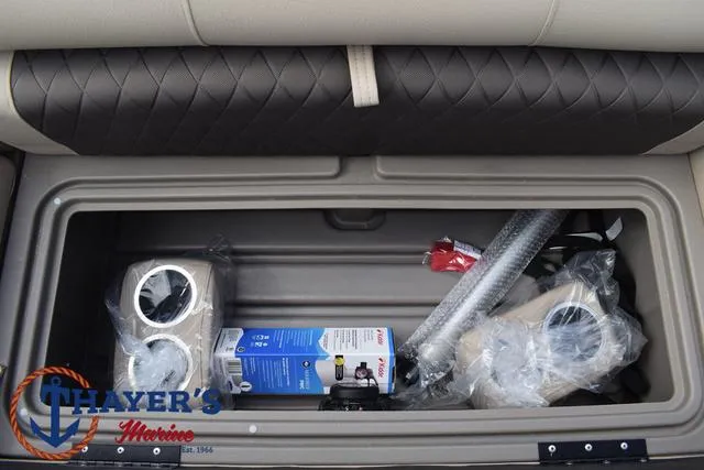 Slide: The Image of Sun Tracker Party Barge 20 DLX 2024 - 35