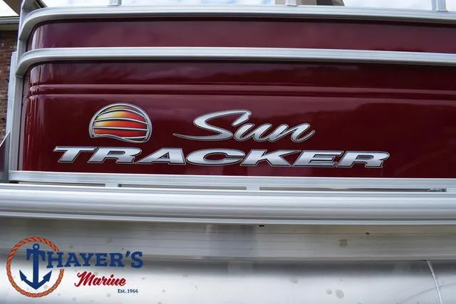 Slide: The Image of Sun Tracker Party Barge 20 DLX 2024 - 4
