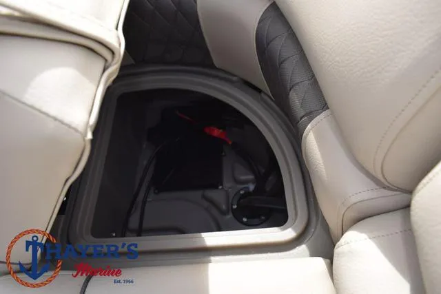 Slide: The Image of Sun Tracker Party Barge 20 DLX 2024 - 40