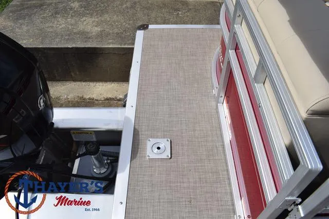 Slide: The Image of Sun Tracker Party Barge 20 DLX 2024 - 43