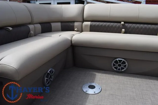 Slide: The Image of Sun Tracker Party Barge 20 DLX 2024 - 45