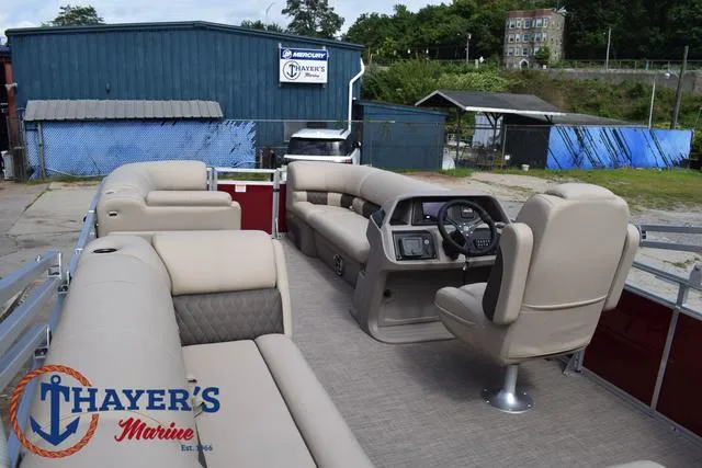 Slide: The Image of Sun Tracker Party Barge 20 DLX 2024 - 46