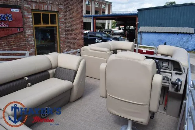 Slide: The Image of Sun Tracker Party Barge 20 DLX 2024 - 47