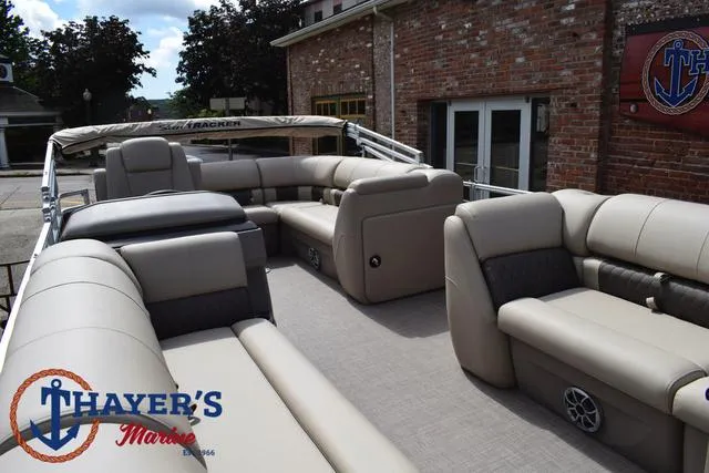 Slide: The Image of Sun Tracker Party Barge 20 DLX 2024 - 49