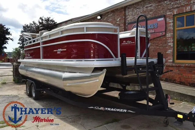 Slide: The Image of Sun Tracker Party Barge 20 DLX 2024 - 50