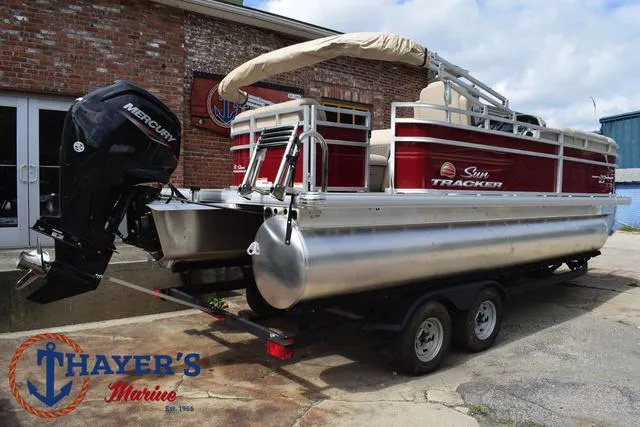 Slide: The Image of Sun Tracker Party Barge 20 DLX 2024 - 52