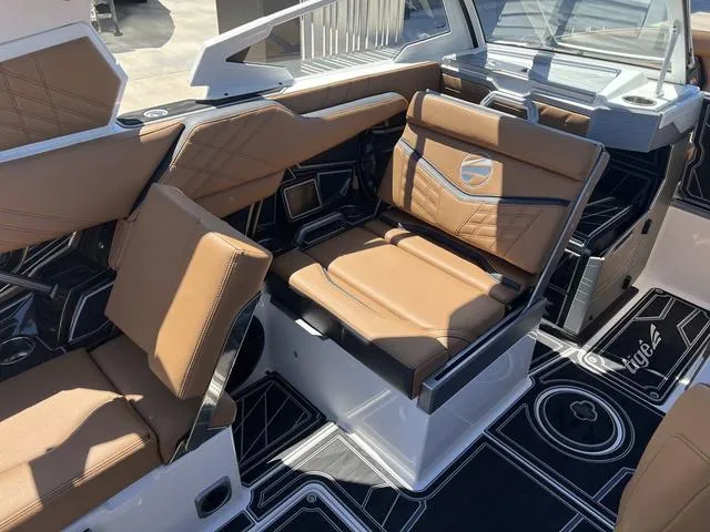 Slide: The Image of Tigé 23ZX 2025 - 12