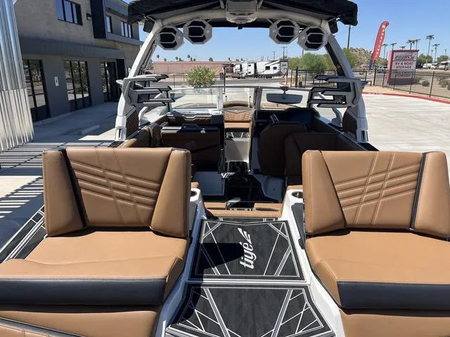 Slide: The Image of Tigé 23ZX 2025 - 13