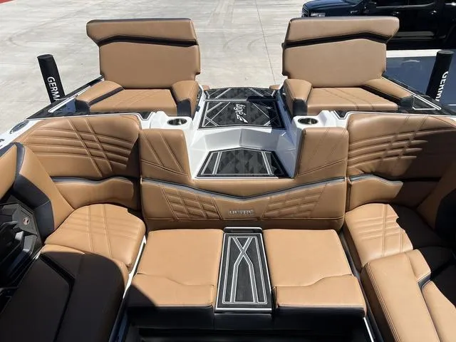 Slide: The Image of Tigé 23ZX 2025 - 18