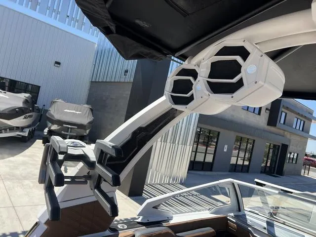 Slide: The Image of Tigé 23ZX 2025 - 19