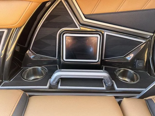 Slide: The Image of Tigé 23ZX 2025 - 22