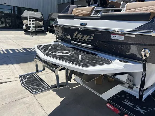 Slide: The Image of Tigé 23ZX 2025 - 8