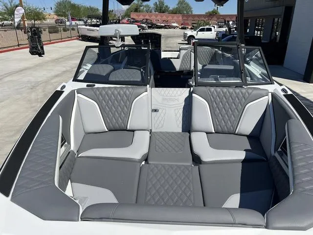 Slide: The Image of Tigé 24RZX 2025 - 12