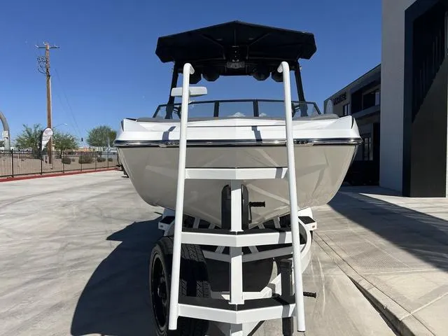 Slide: The Image of Tigé 24RZX 2025 - 3