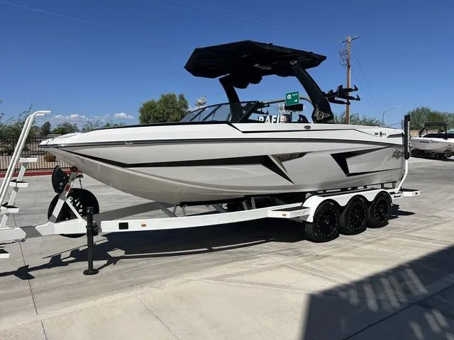 Slide: The Image of Tigé 24RZX 2025 - 4