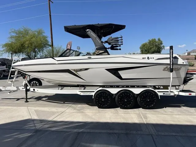 Slide: The Image of Tigé 24RZX 2025 - 5