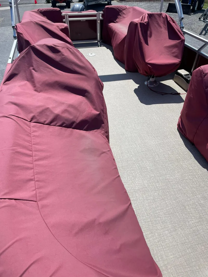 Slide: The Image of 2021 Avalon GS Cruise 23' boat interior with maroon seat covers. - 10