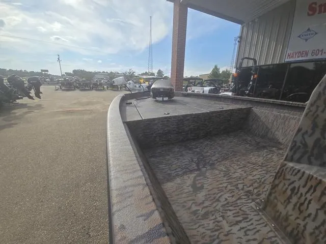 Slide: The Image of Xpress H210B 2025 - 13