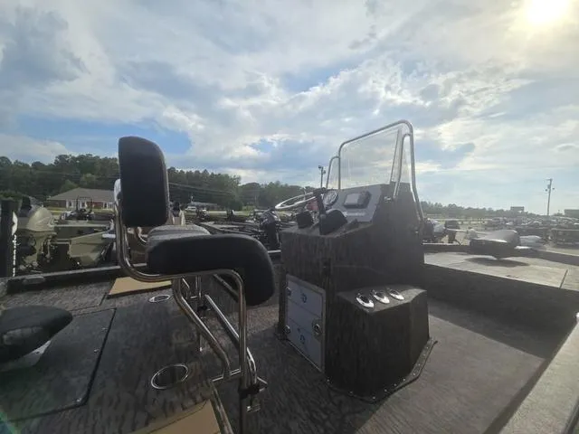 Slide: The Image of Xpress H210B 2025 - 16