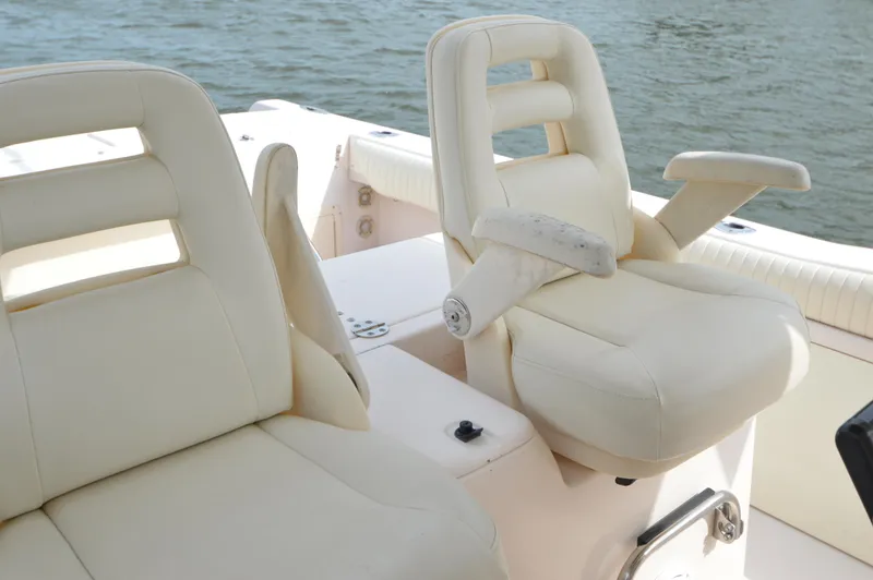 Slide: The Image of Grady-White Bimini 306 2007 - 13