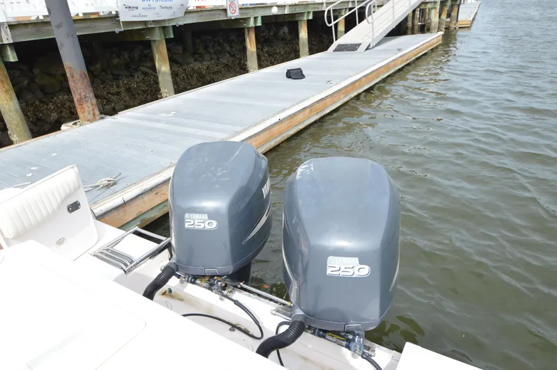 Slide: The Image of Grady-White Bimini 306 2007 - 19